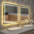 Deux miroirs carrés avec double éclairage, frontal et rétroéclairé, installés au-dessus d’une double vasque.