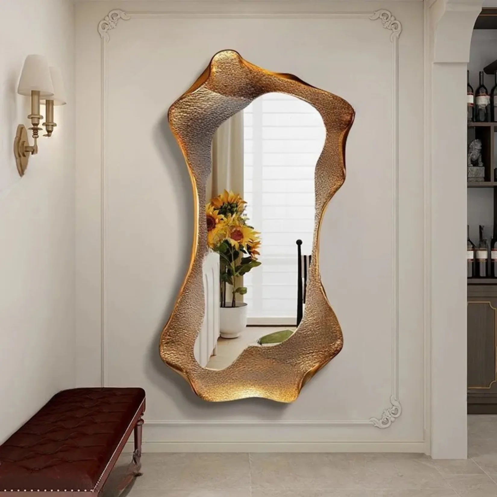 Miroir Couloir Vesuvio dans un hall d'entrée avec banquette en cuir.