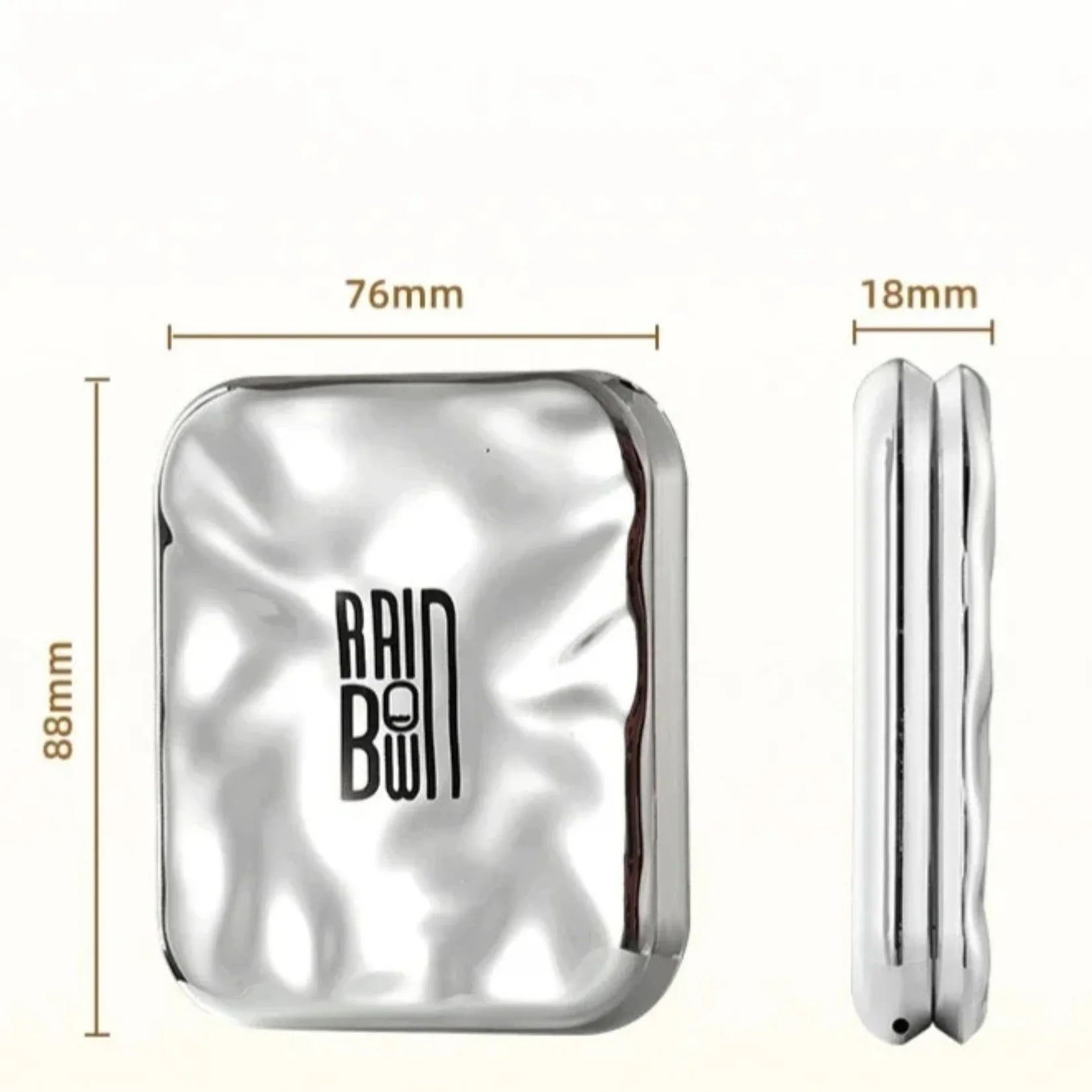 Miroir de poche avec lumière LED dimensions 7,6 x 8,8 cm.