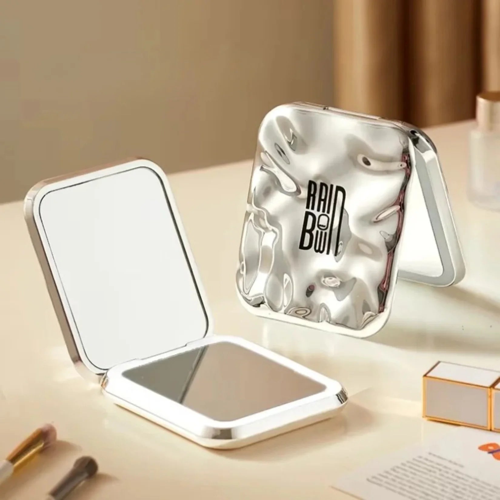 Présentation interne et externe du miroir de poche led.