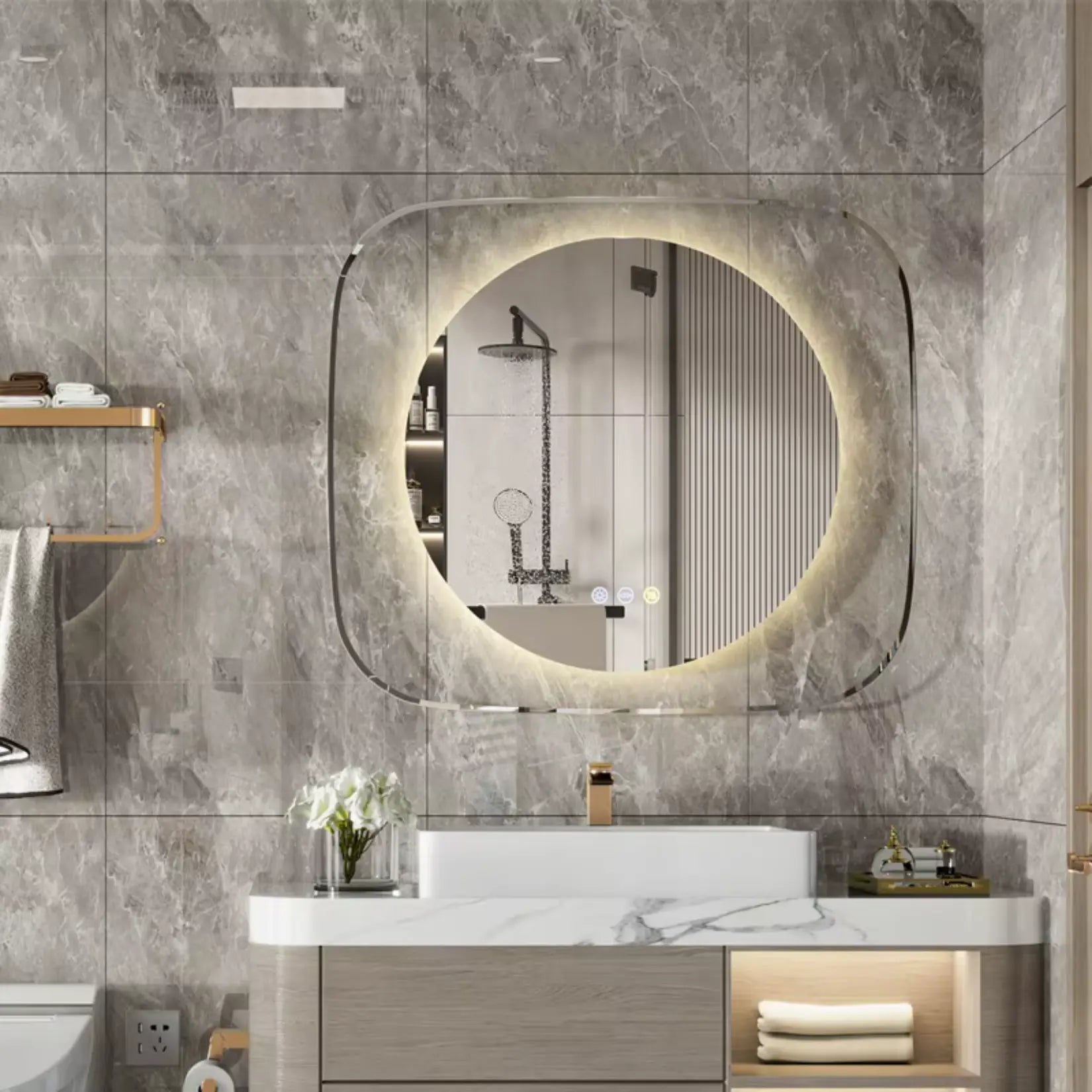 Miroir de salle de bain LED mural allumé dans salle de bain grise moderne.