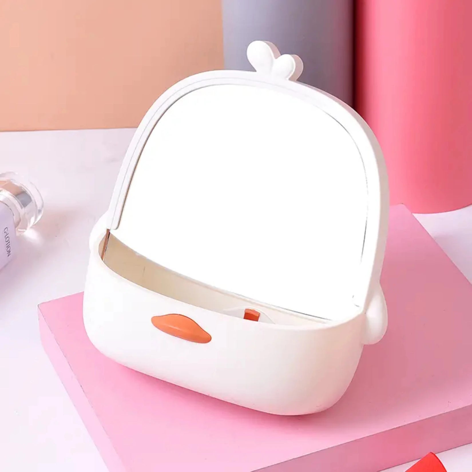 Miroir de table avec rangement vu de face, format compact et léger.