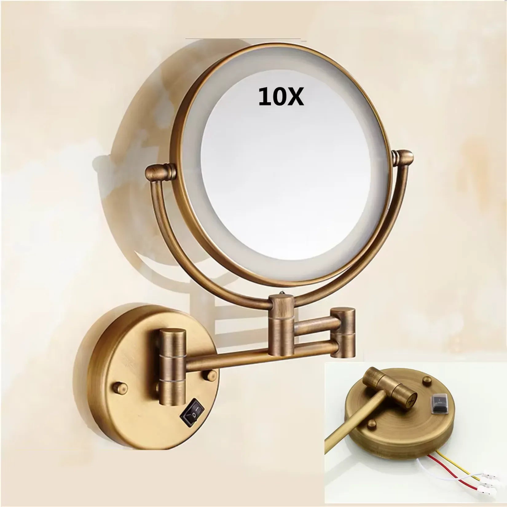 Miroir déporté mural grossissant 10x avec rosace en cuivre doré antique.