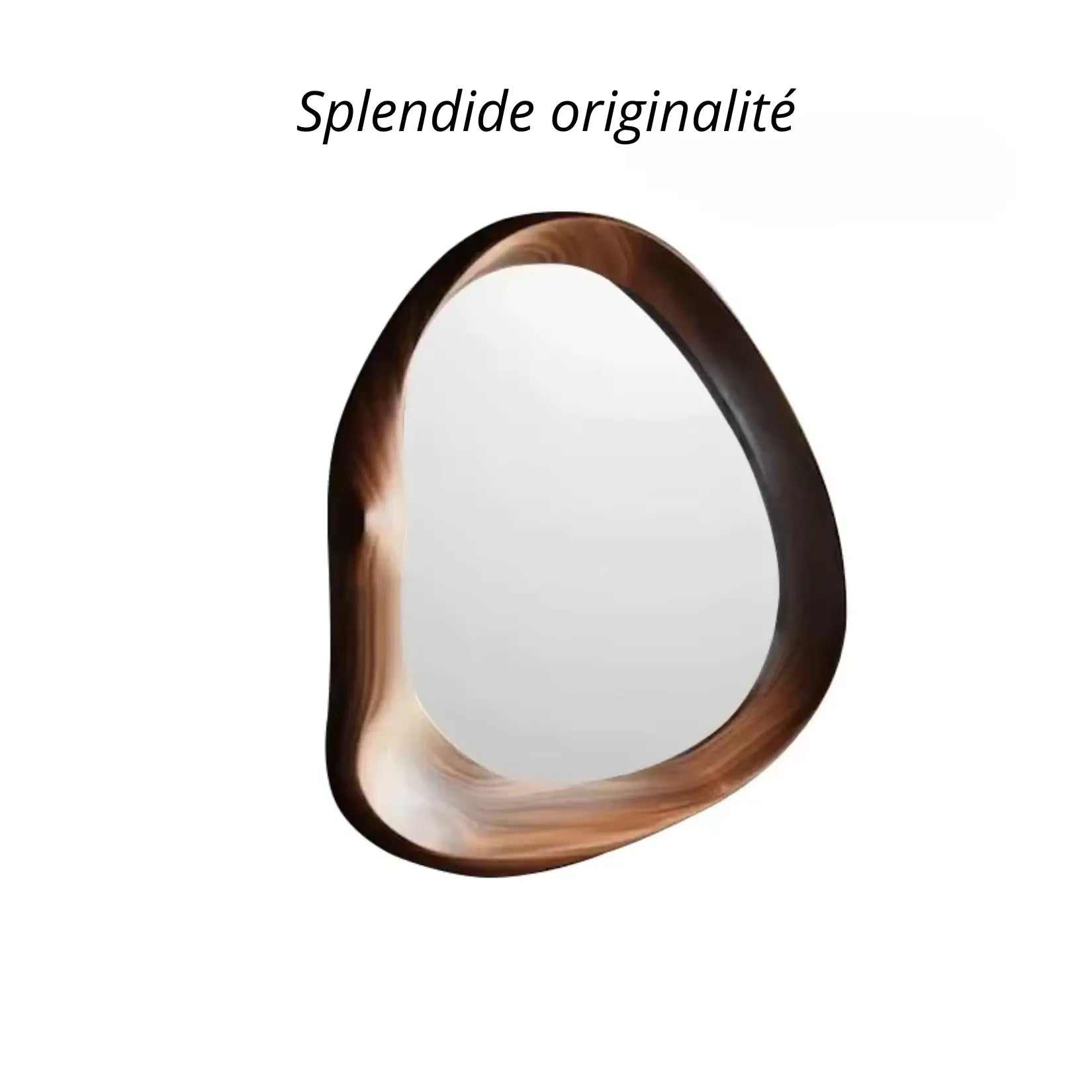 Miroir design bois au style original et forme naturelle sur fond blanc.