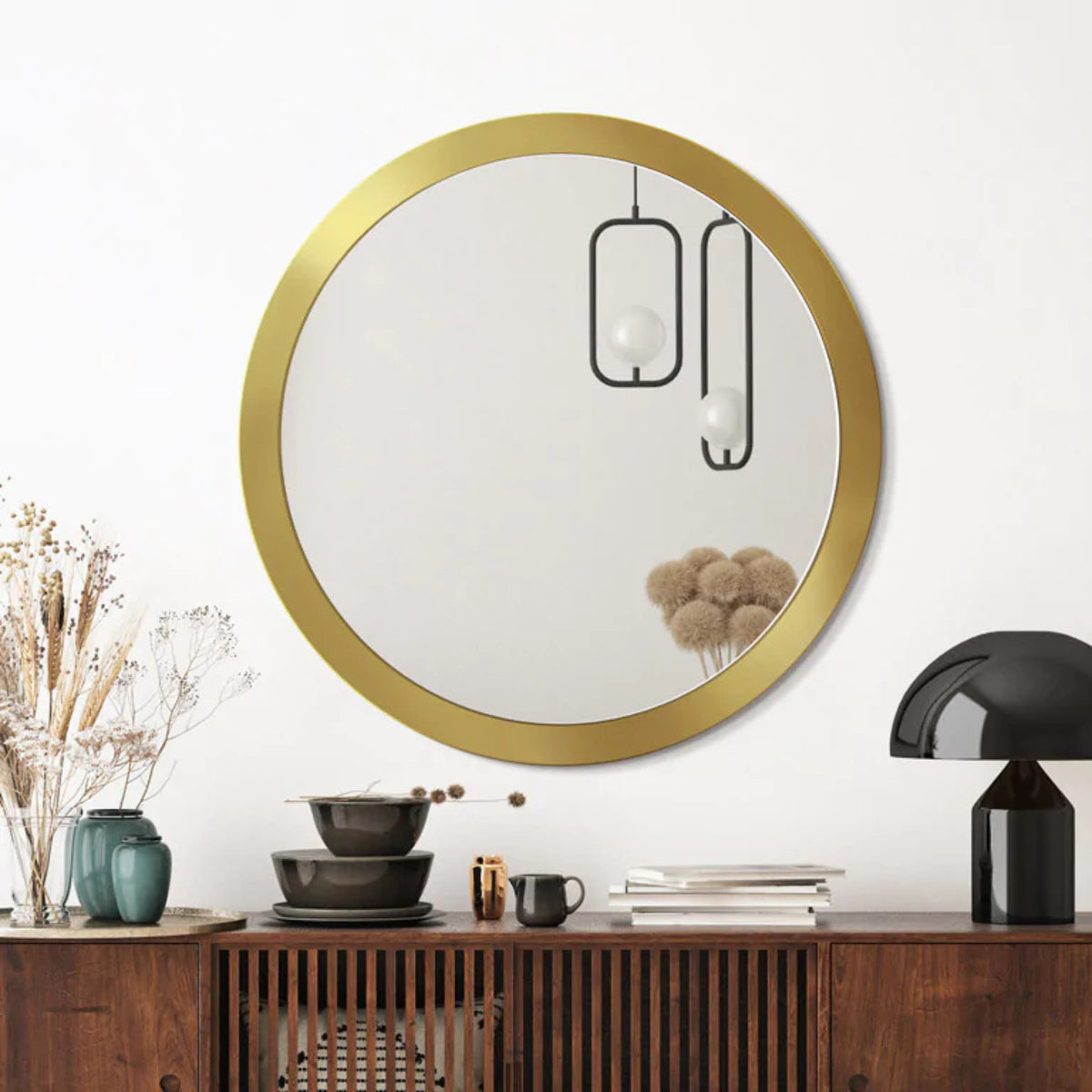 Miroir doré rond 80 cm avec un design moderne sur fond de décoration épurée.