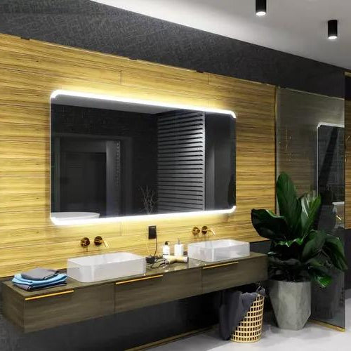Miroir éclairé 180x80 au halo LED doux sur mur en bois clair avec double vasque.