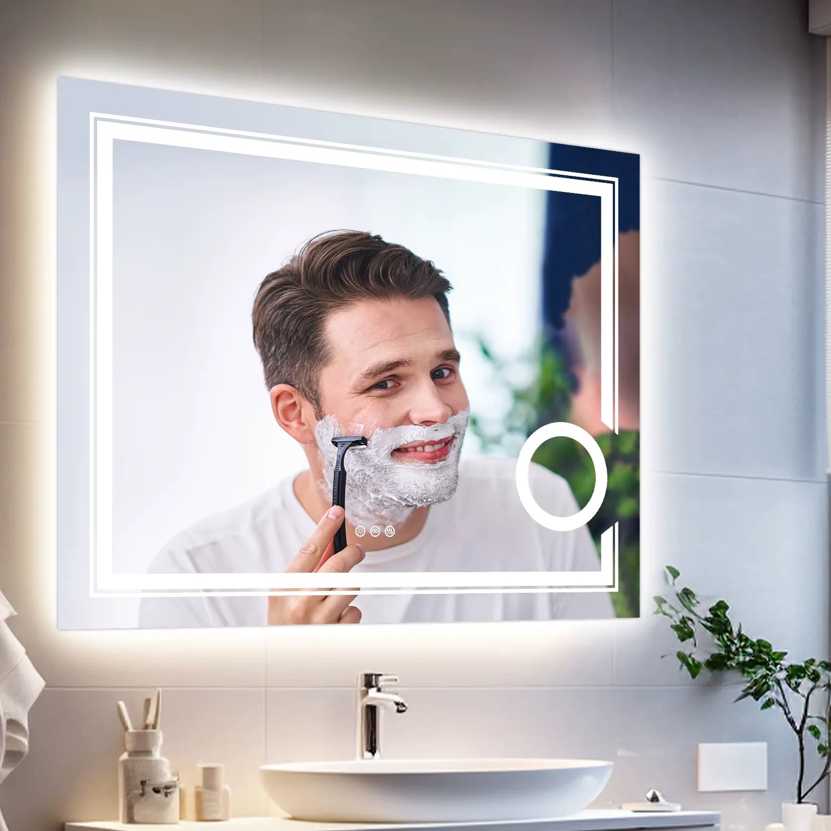 Miroir grossissant mural LED utilisé pour le rasage avec éclairage frontal.