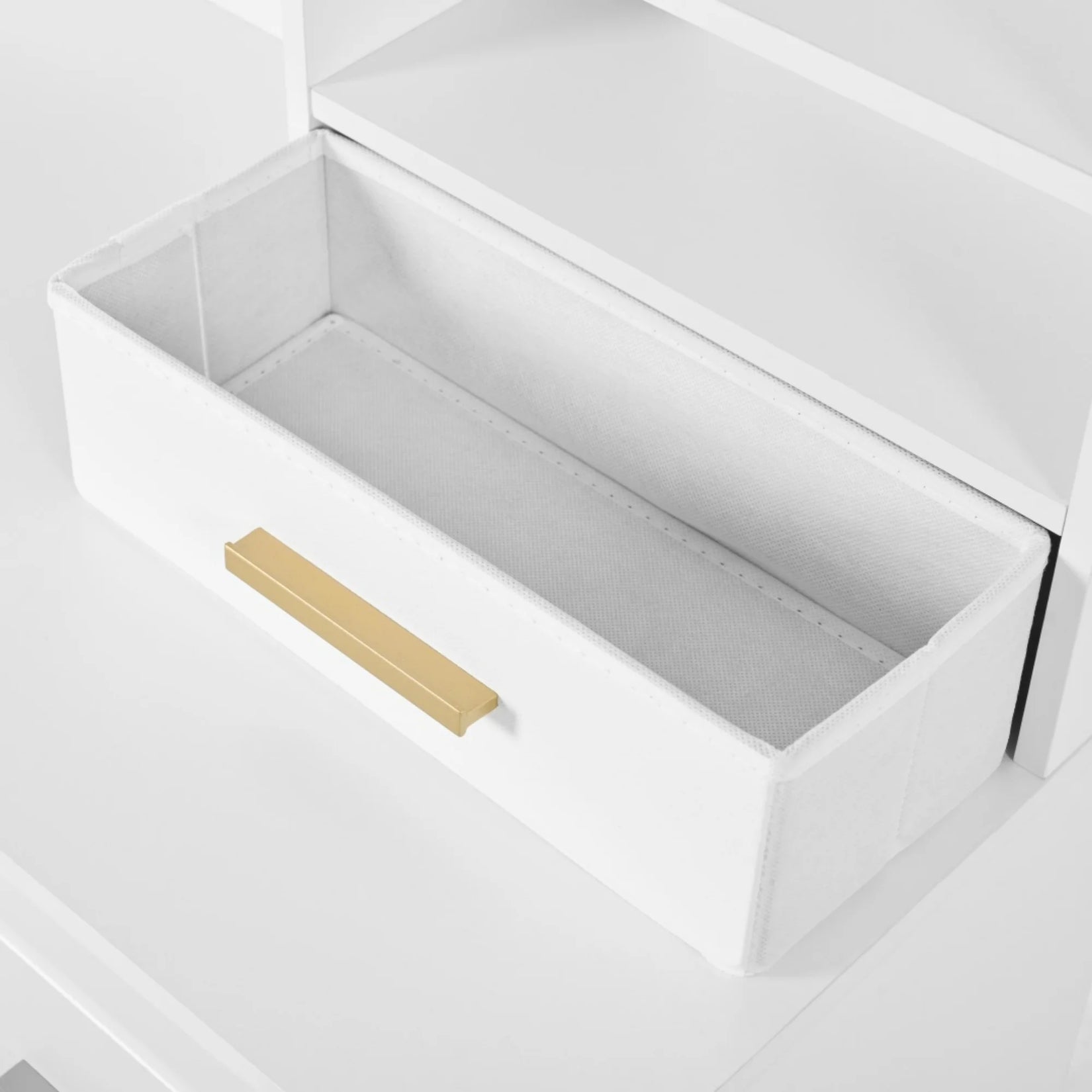 Tiroir textile modulable pratique de la coiffeuse miroir LED blanche.