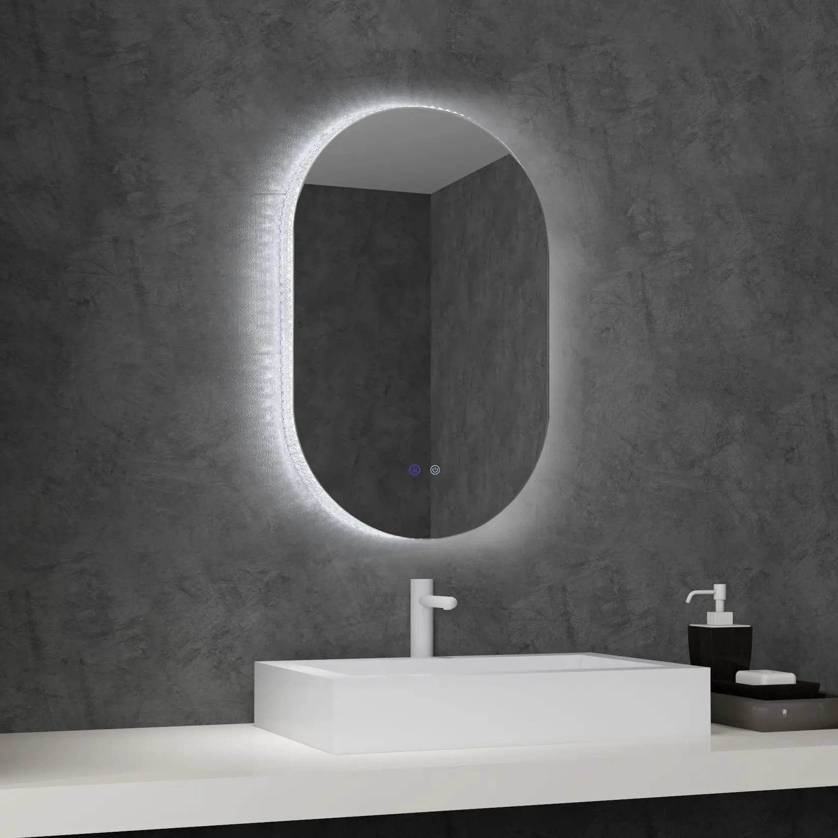 Miroir LED mural salle de bain installé sur un mur gris moderne, éclairage périphérique blanc.