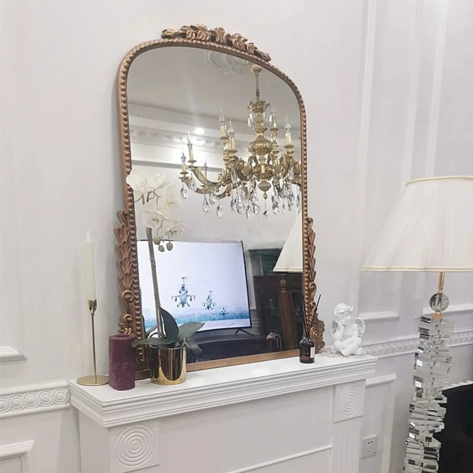 Miroir Louis Philippe doré décoration intérieure classique.