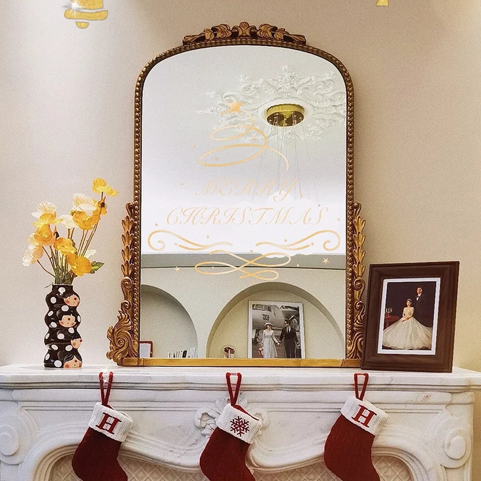 Miroir Louis Philippe doré mural décoratif.