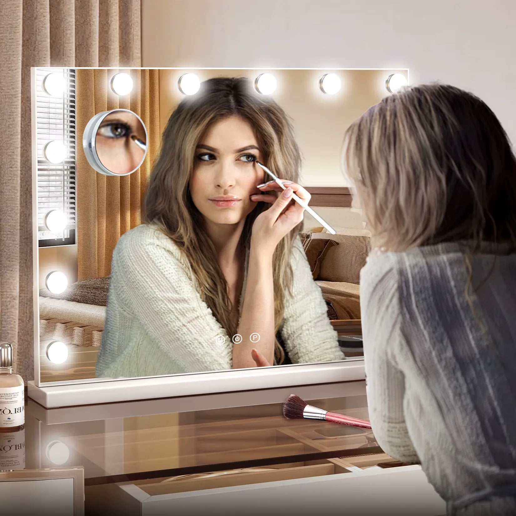 Miroir Lumineux Grossissant utilisation maquillage avec loupe détail.