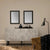 Deux miroirs minimalistes noirs au-dessus d’un meuble console beige dans un intérieur contemporain.