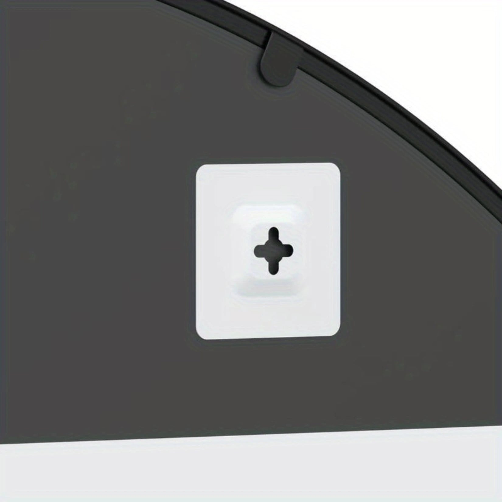 Zoom sur la fixation du haut du miroir mural industriel.