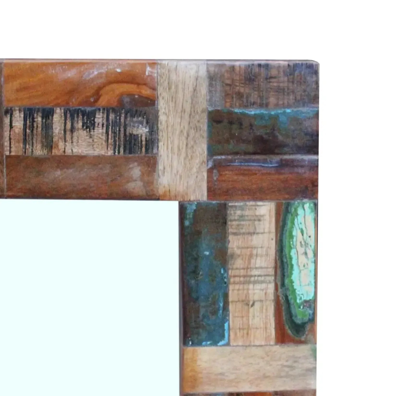 Miroir mural rectangulaire en bois recyclé – détail du cadre patchwork.