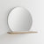 Miroir mural rond avec étagère en bois de 60 cm, parfait pour ranger des accessoires et décorer.