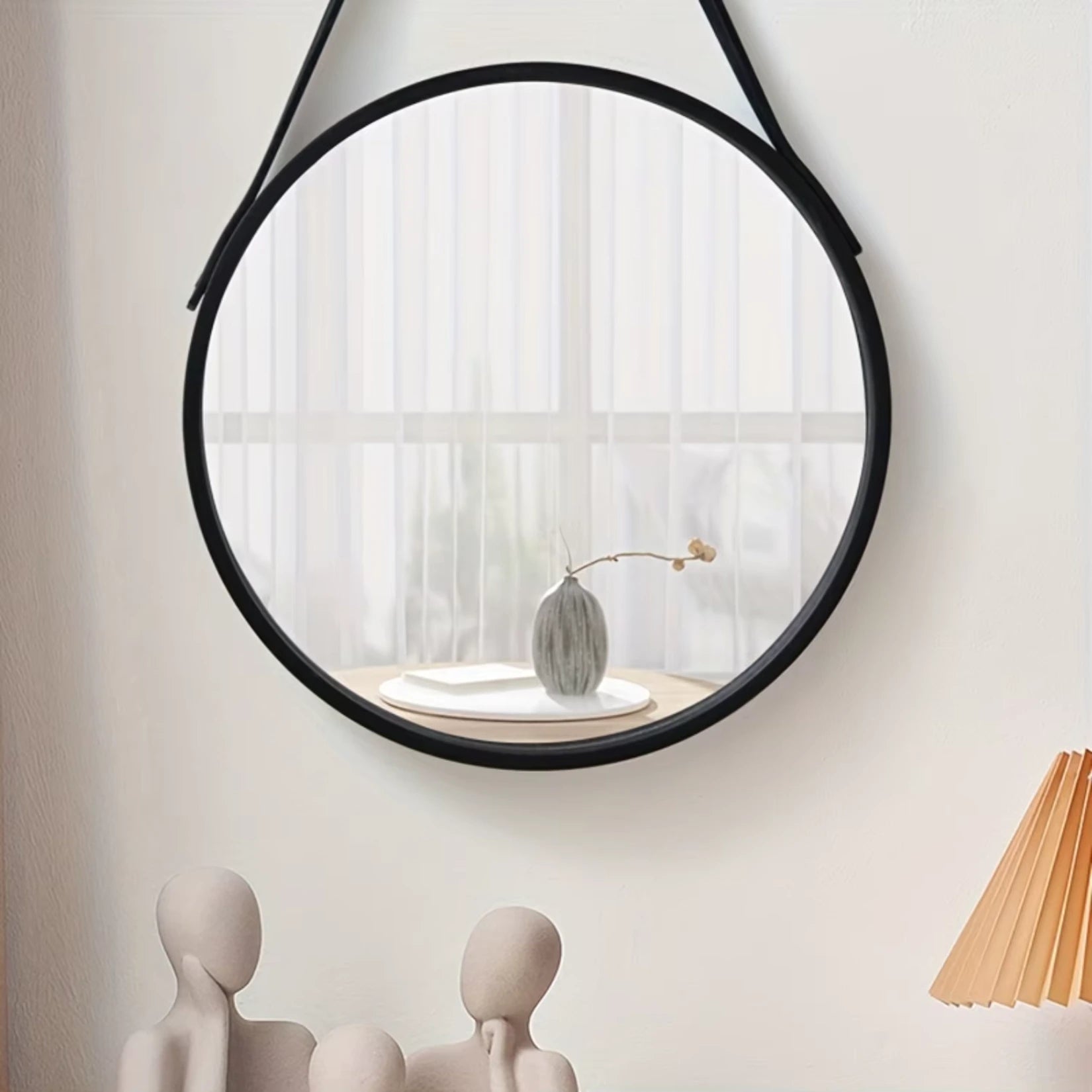 Miroir Noir Rond en Bois avec Lanière Noire, idéal pour une décoration murale élégante.