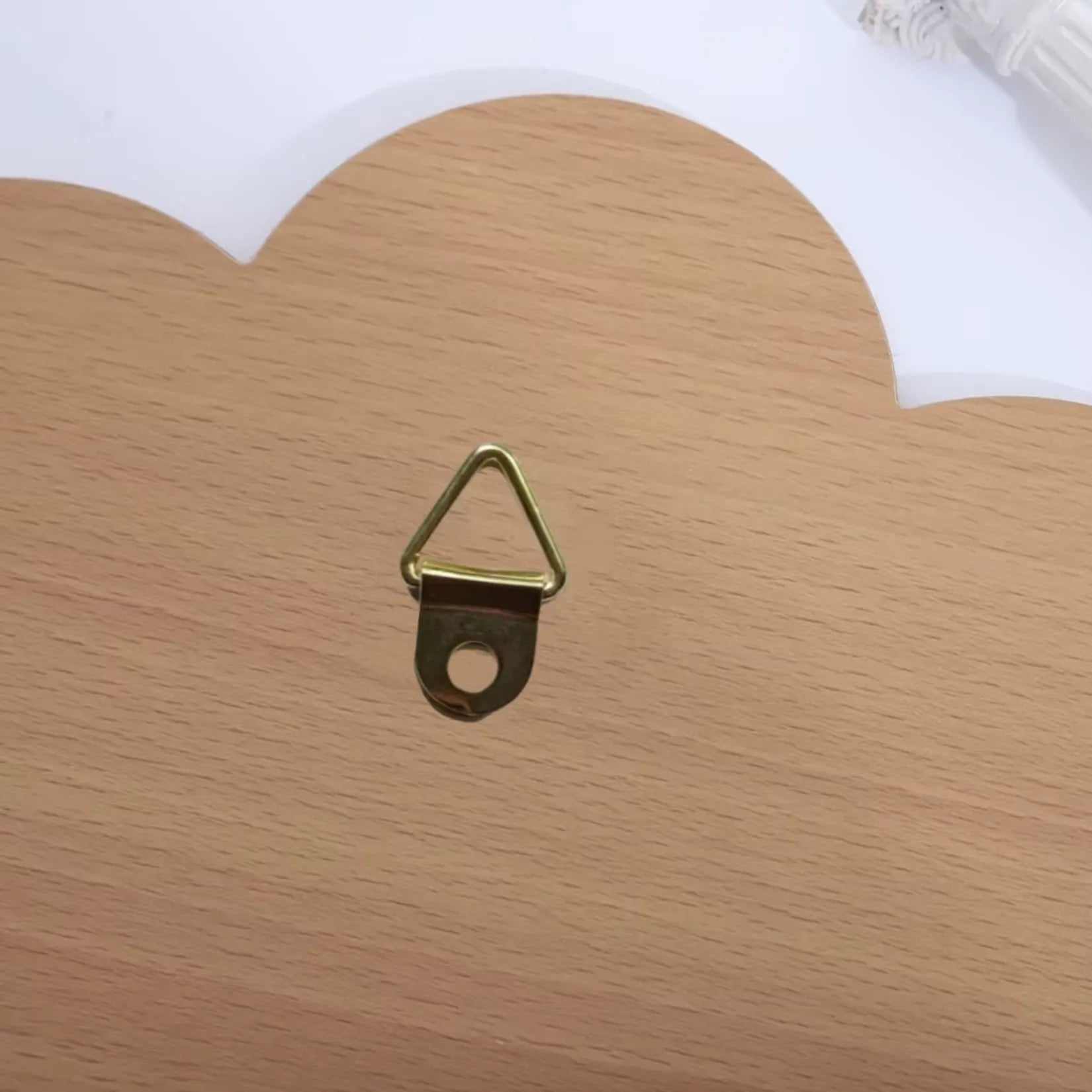 Miroir Nuage dos en bois avec crochet doré fixation murale.