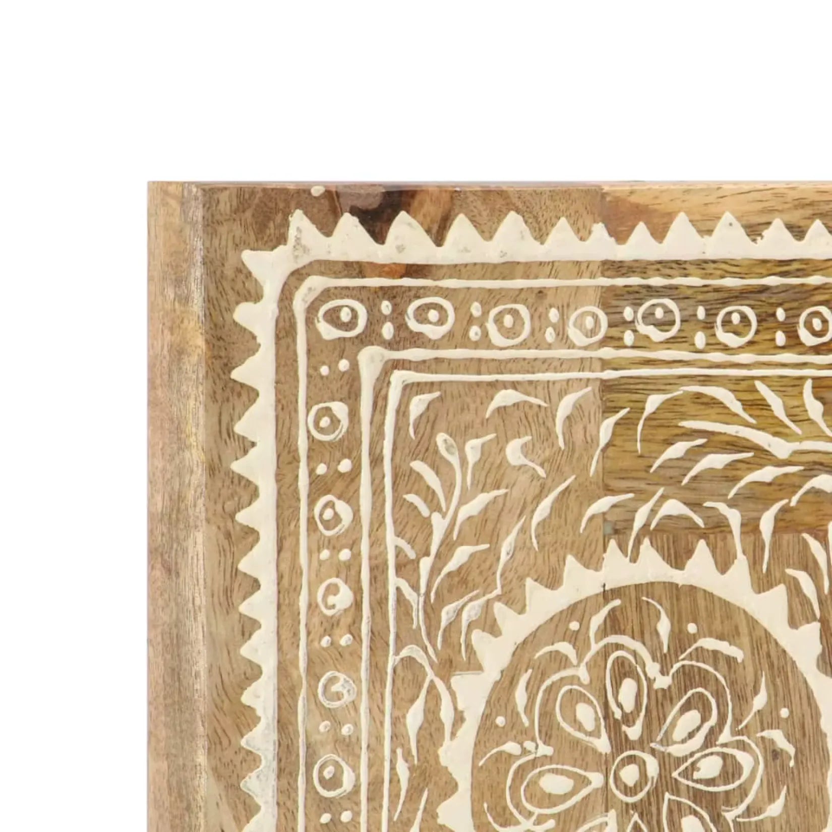 Motifs floraux sculptés dans le bois de manguier du miroir oriental.