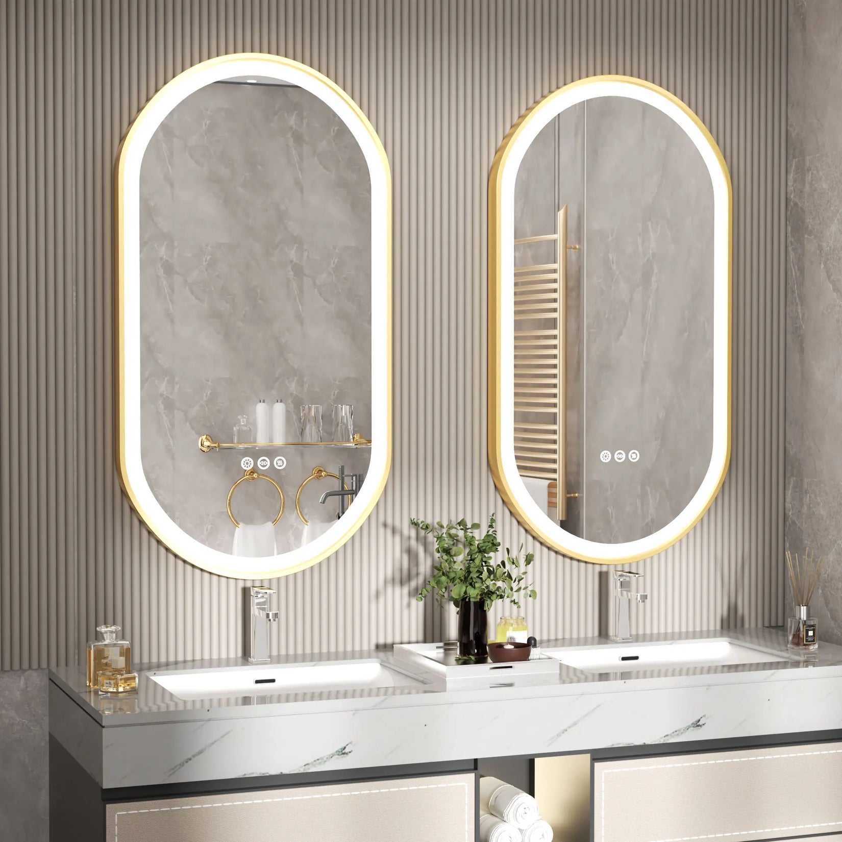 Miroir ovale LED doré pour salle de bain double vasque.