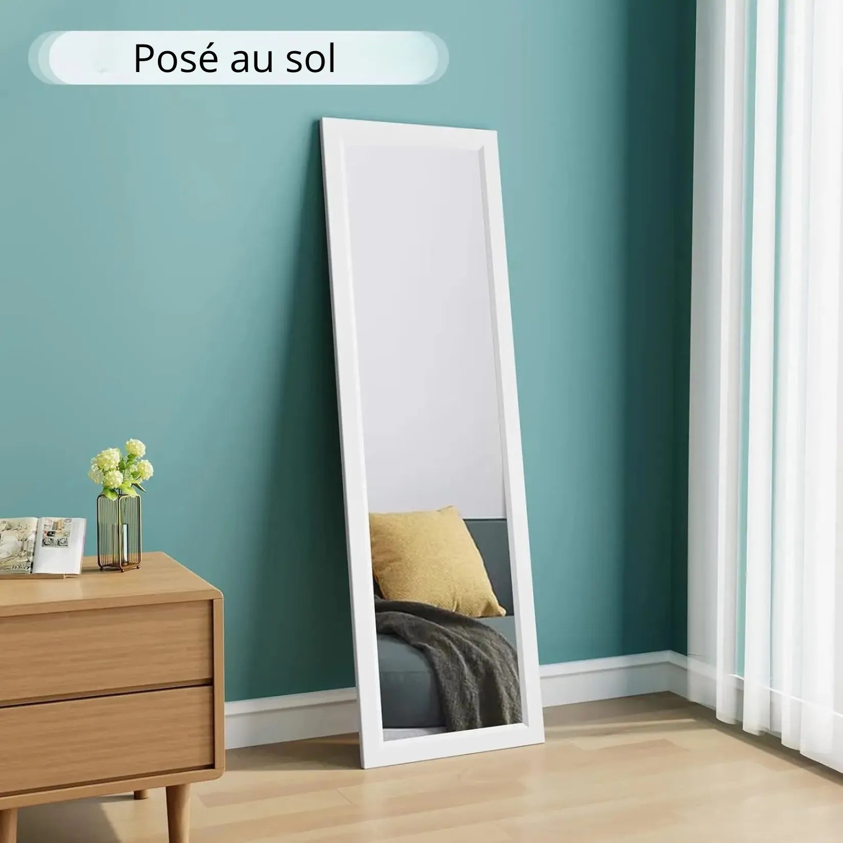 Miroir porte pleine longueur cadre blanc 110x40 cm posé au sol chambre.