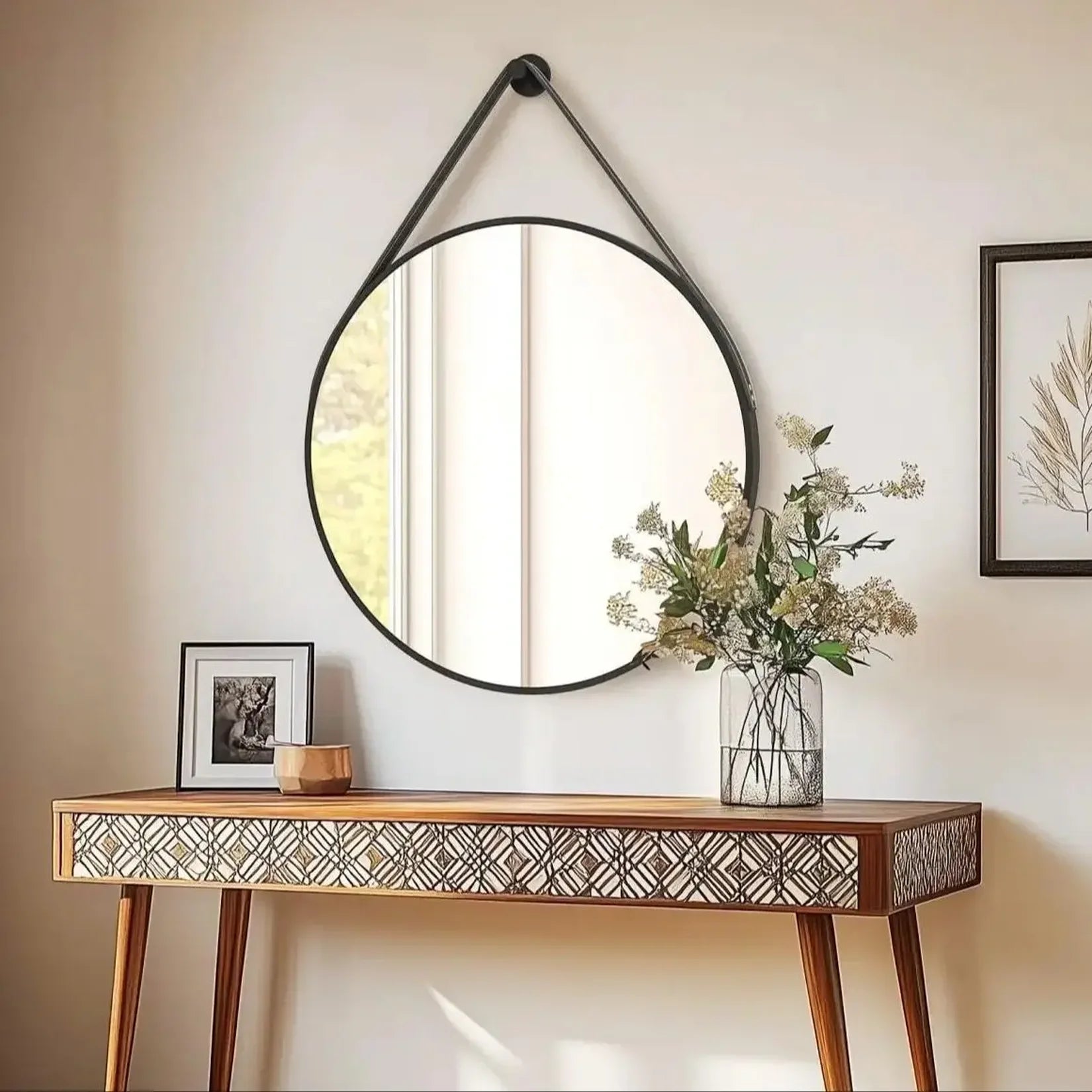 Miroir pour une entrée rond dans une décoration scandinave.