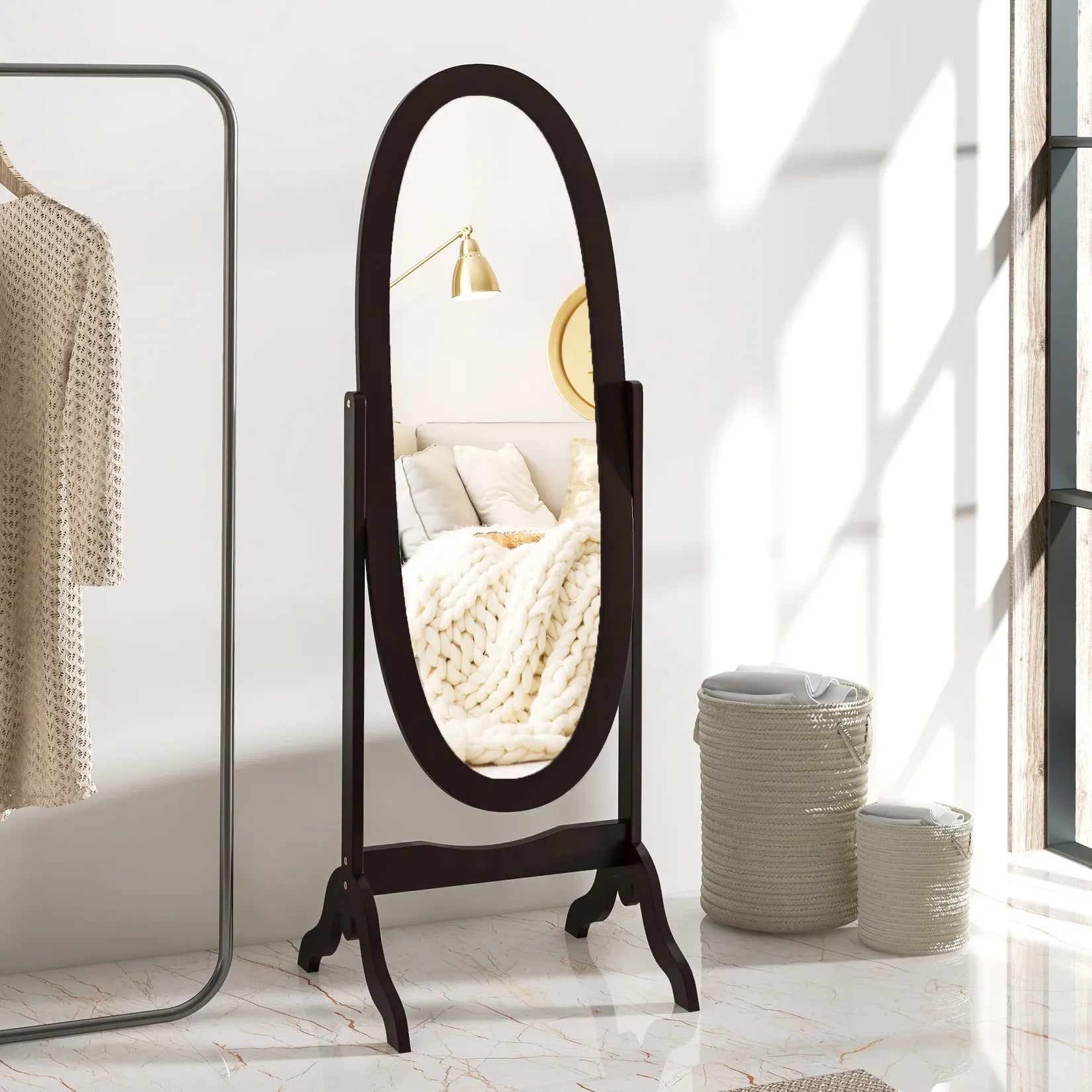 Miroir Psyché Bois ÉLÉGANCE café en situation chambre avec dressing et portant.