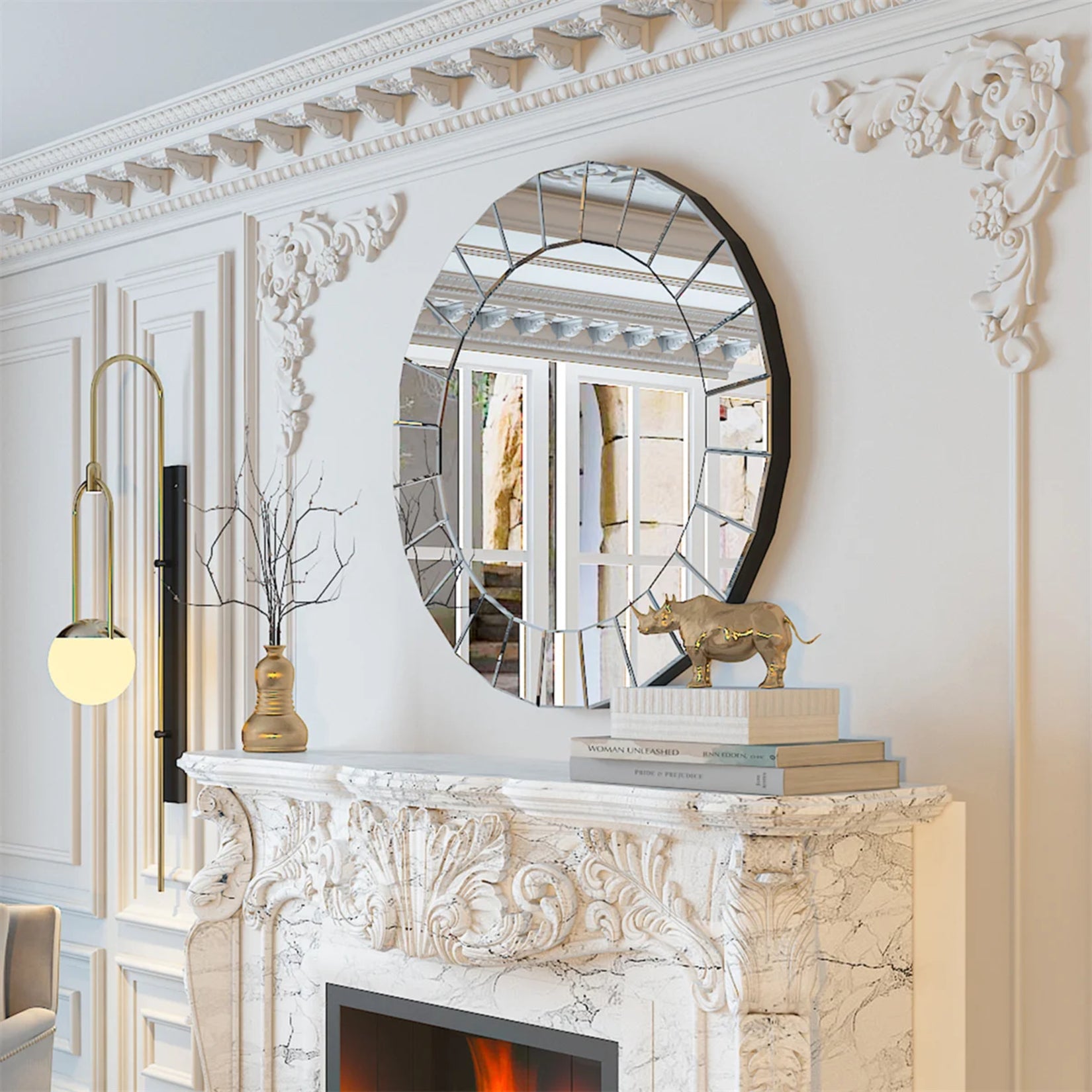 Miroir rond 80 cm accroché au-dessus d’une cheminée de style haussmannien.