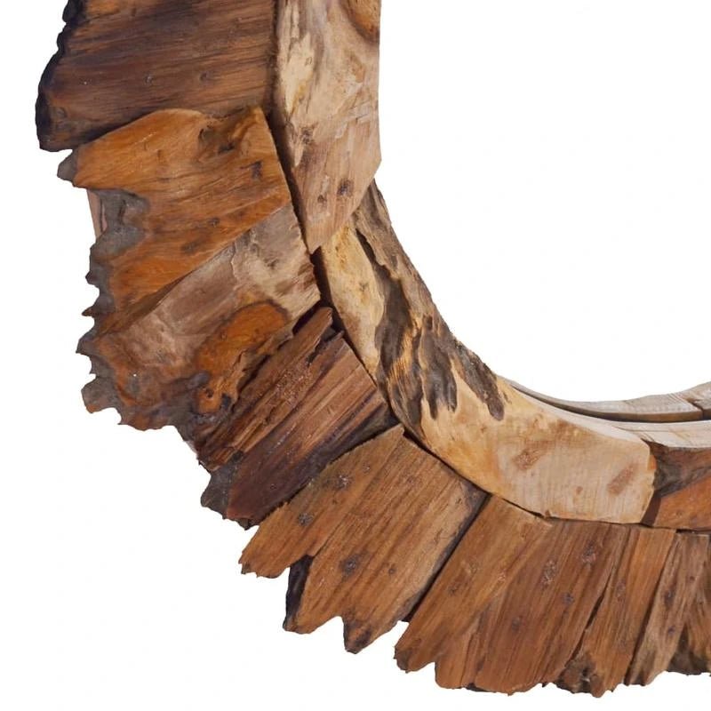 Zoom sur le bois flotté du miroir rond, révélant les textures brutes et les détails naturels du matériau en teck massif.