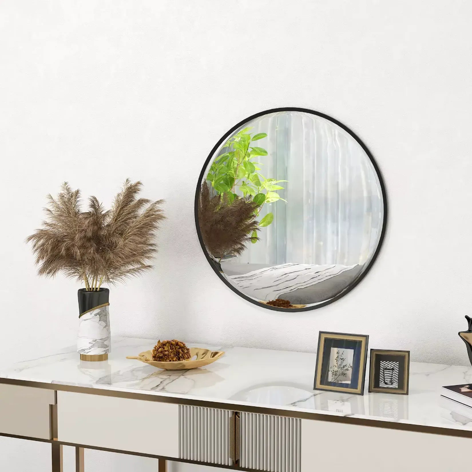 Miroir rond noir au-dessus d'une console marbre – Décoration intérieure.