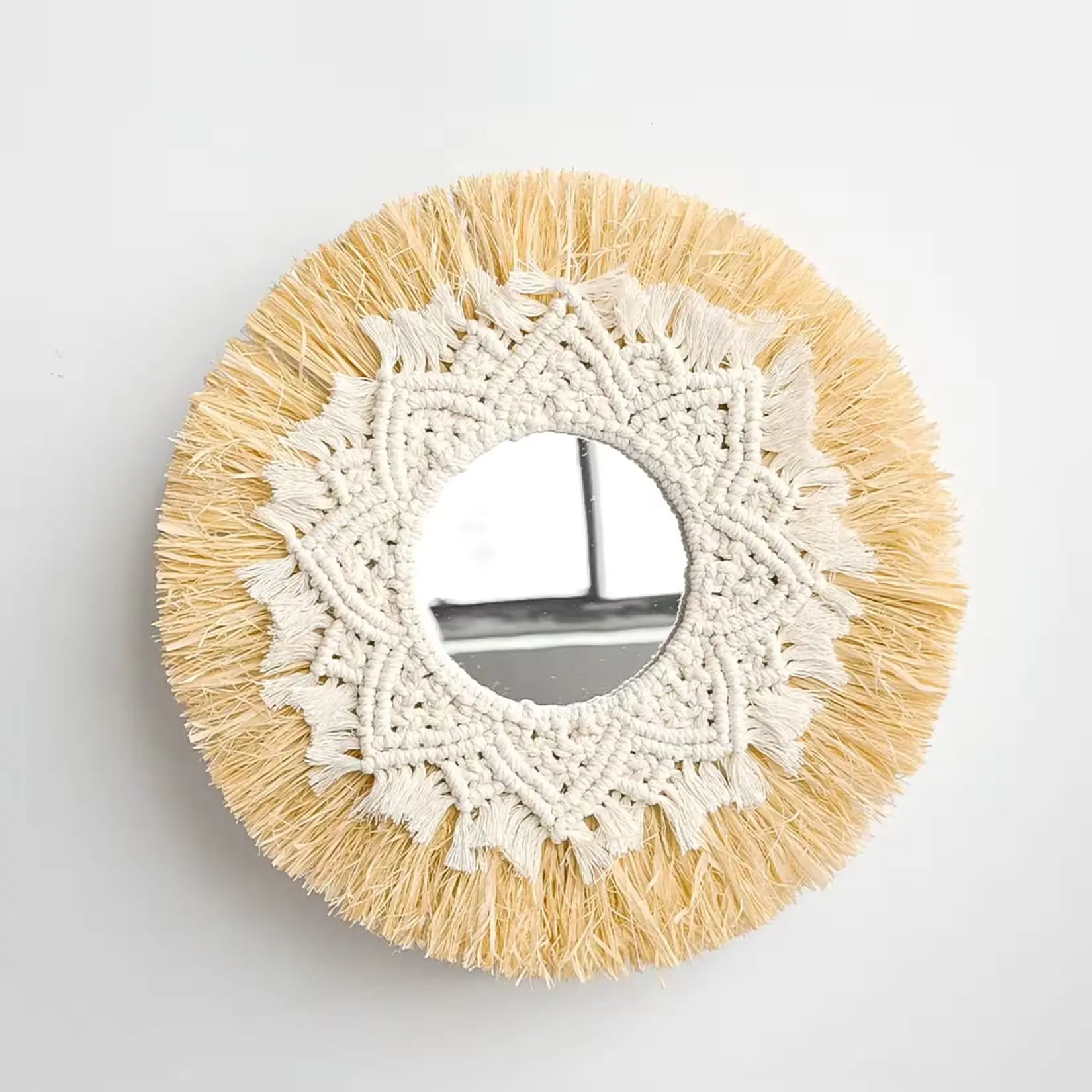 Miroir rond raphia 35 cm avec macramé blanc vue de face.