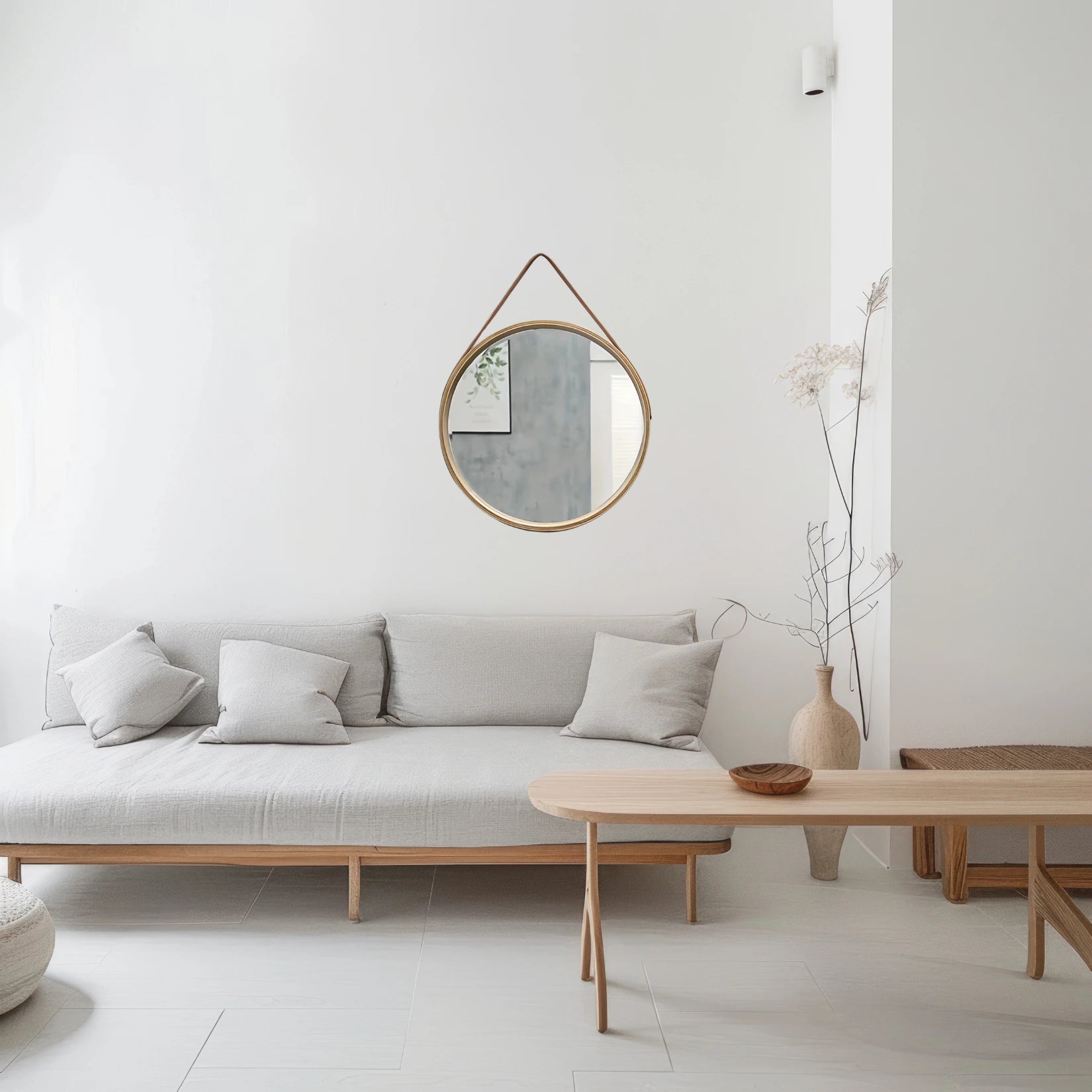 Miroir rond scandinave au design moderne, idéal pour une décoration épurée.