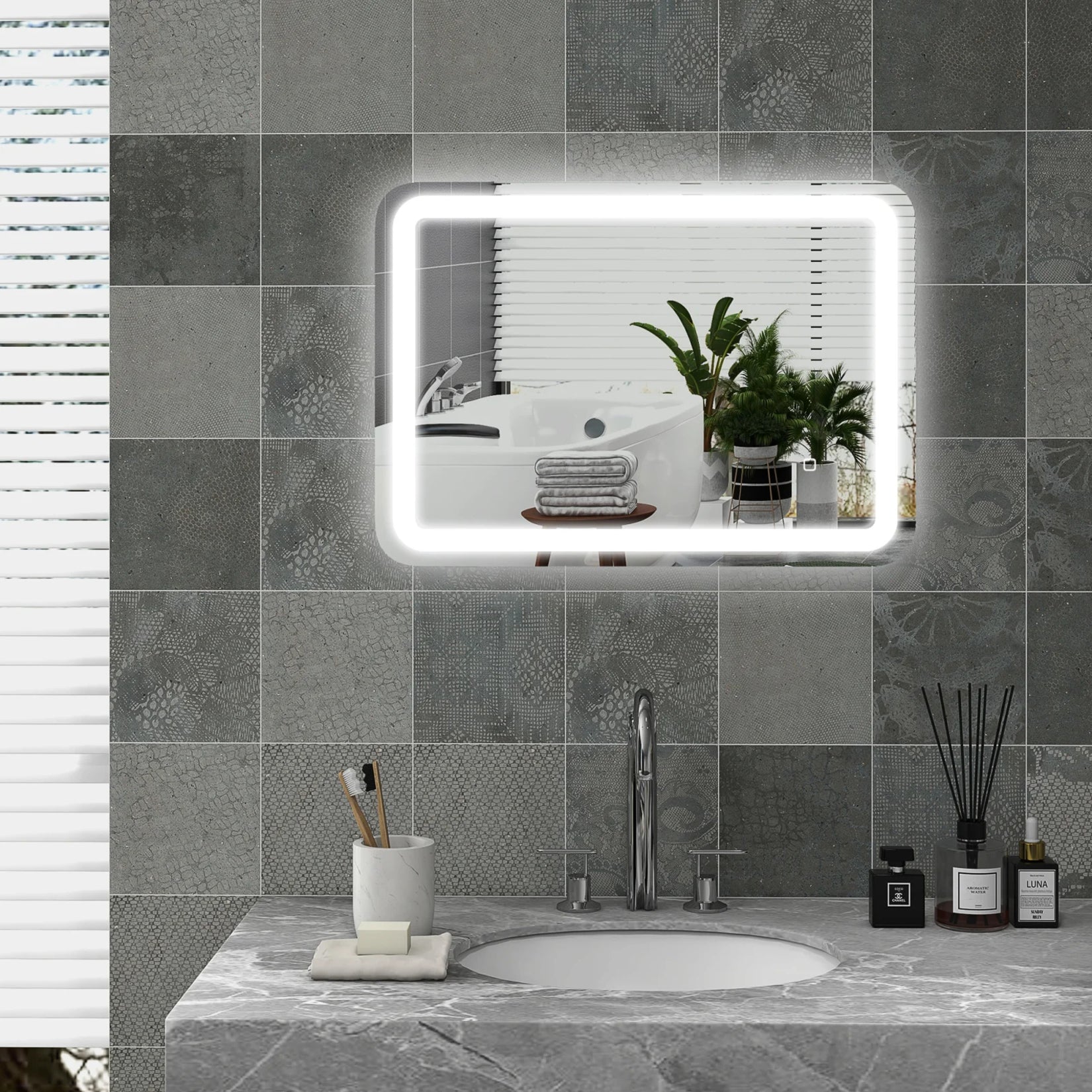 Miroir salle de bain 50x70 installé au-dessus d’un lavabo, rendu lumineux et moderne.