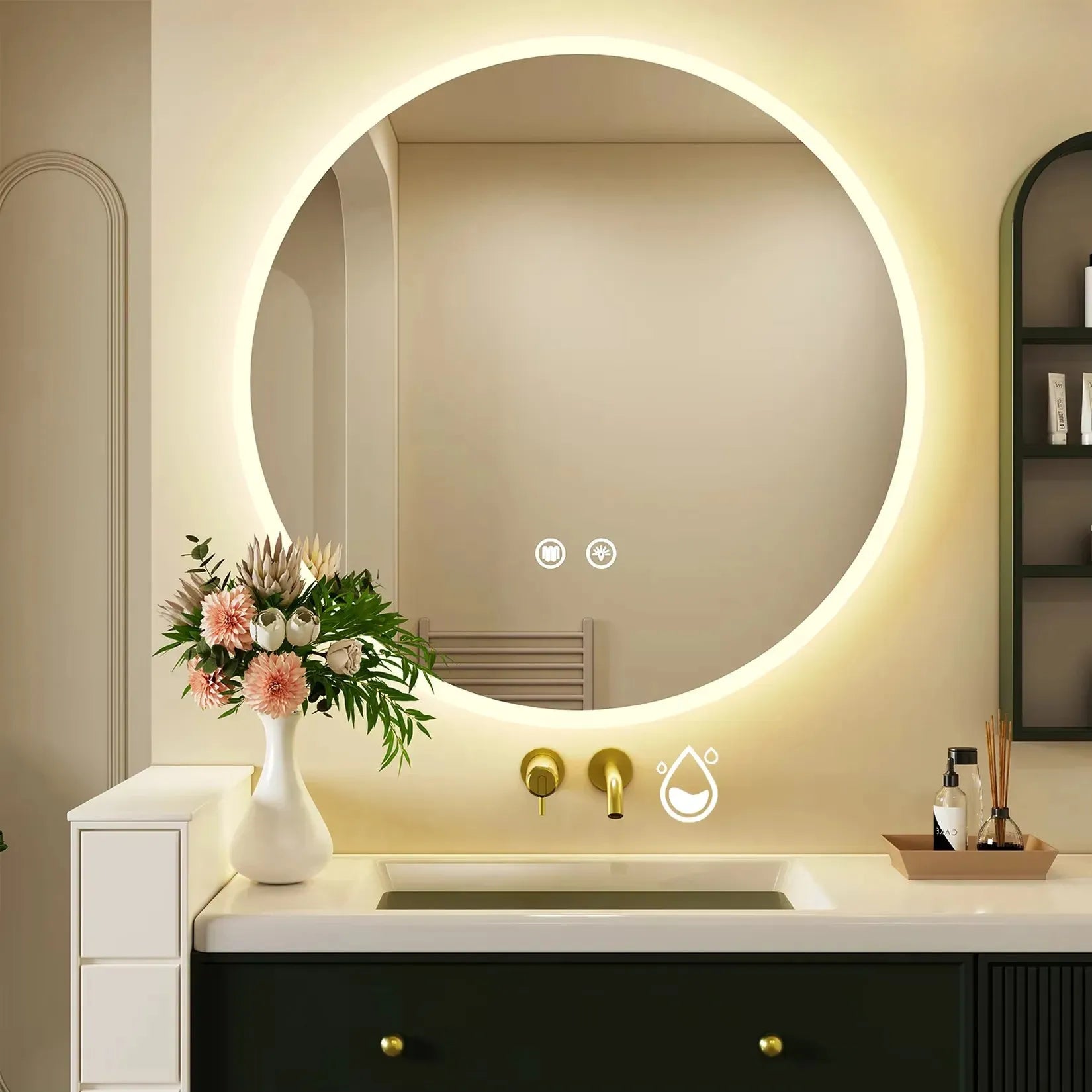 Miroir Salle de Bain Anti-Buée LED rond 70 cm au-dessus d'un meuble vasque vert.