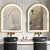 Miroir salle de bain arche en duo, installé sur un mur en marbre blanc et gris pour une ambiance haut de gamme.