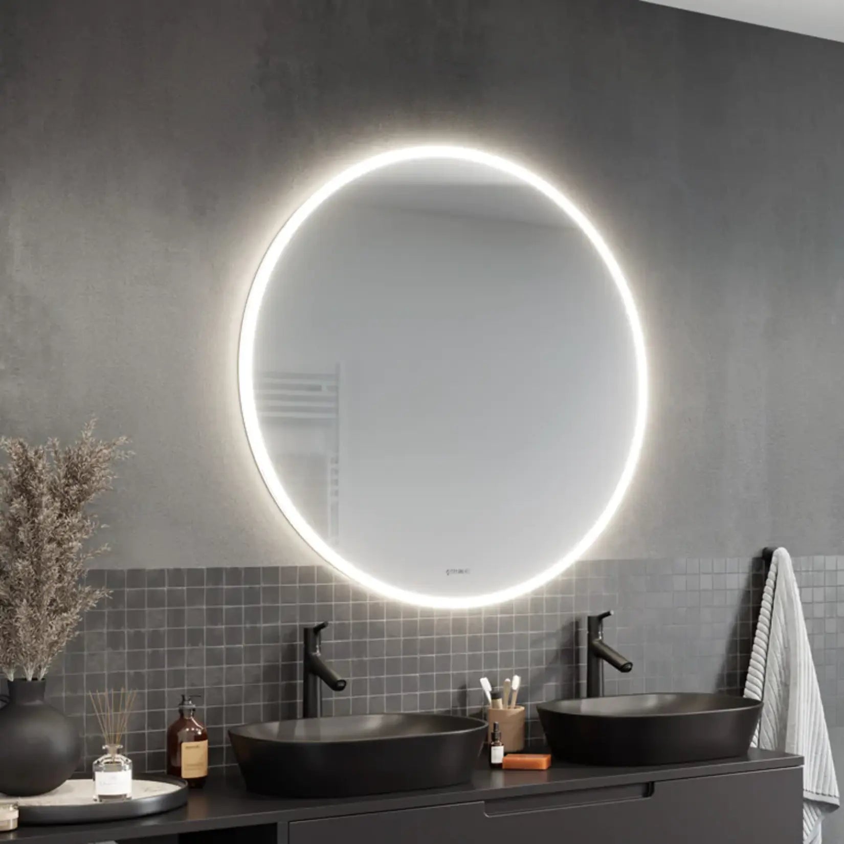 Miroir salle de bain lumineux 100 cm avec LED, grand et élégant, idéal pour un look moderne et lumineux.