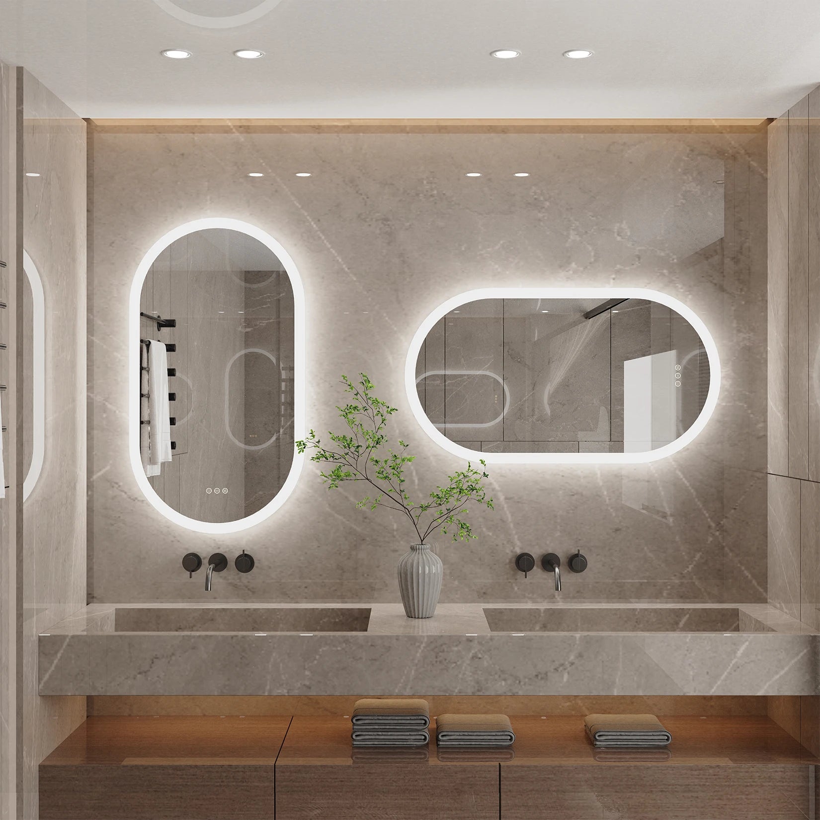 Double installation de miroirs lumineux dans une salle de bain moderne et épurée.