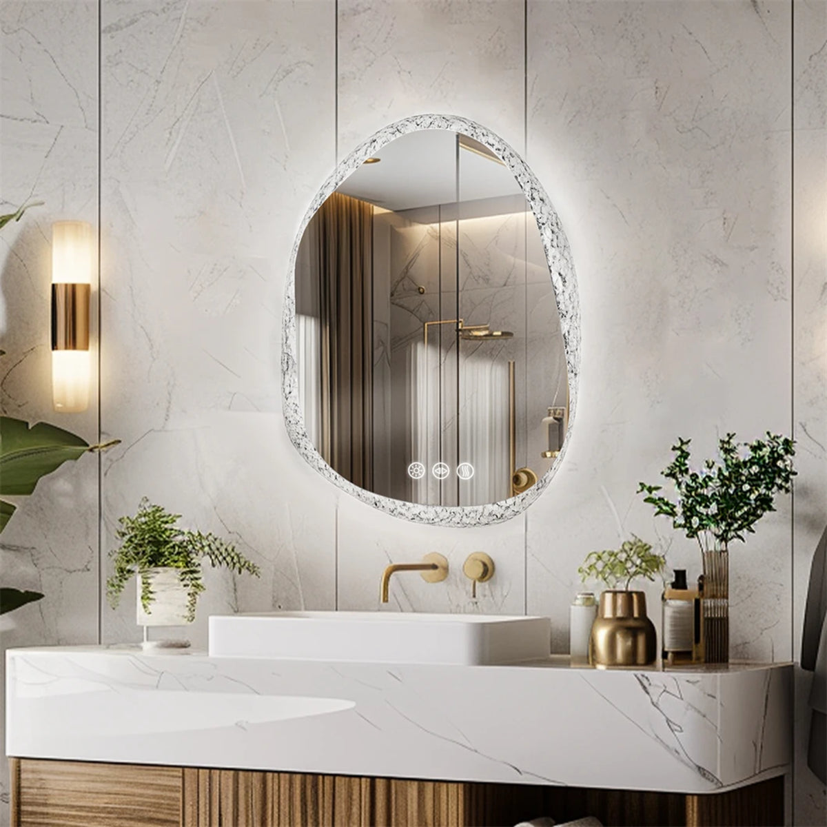 Miroir de salle de bain original lumineux avec éclairage LED et commandes tactiles invisibles.