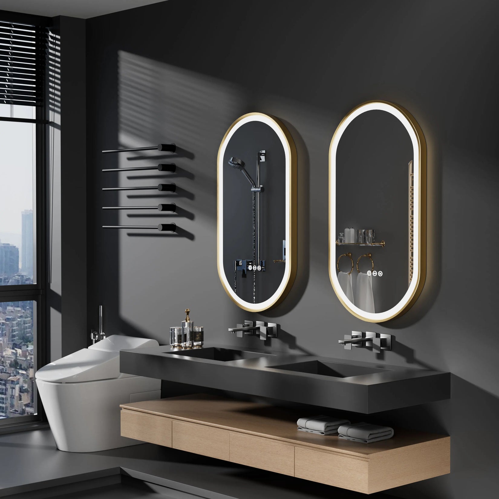 Paire de miroirs salle de bain ovales dorés sur mur anthracite.