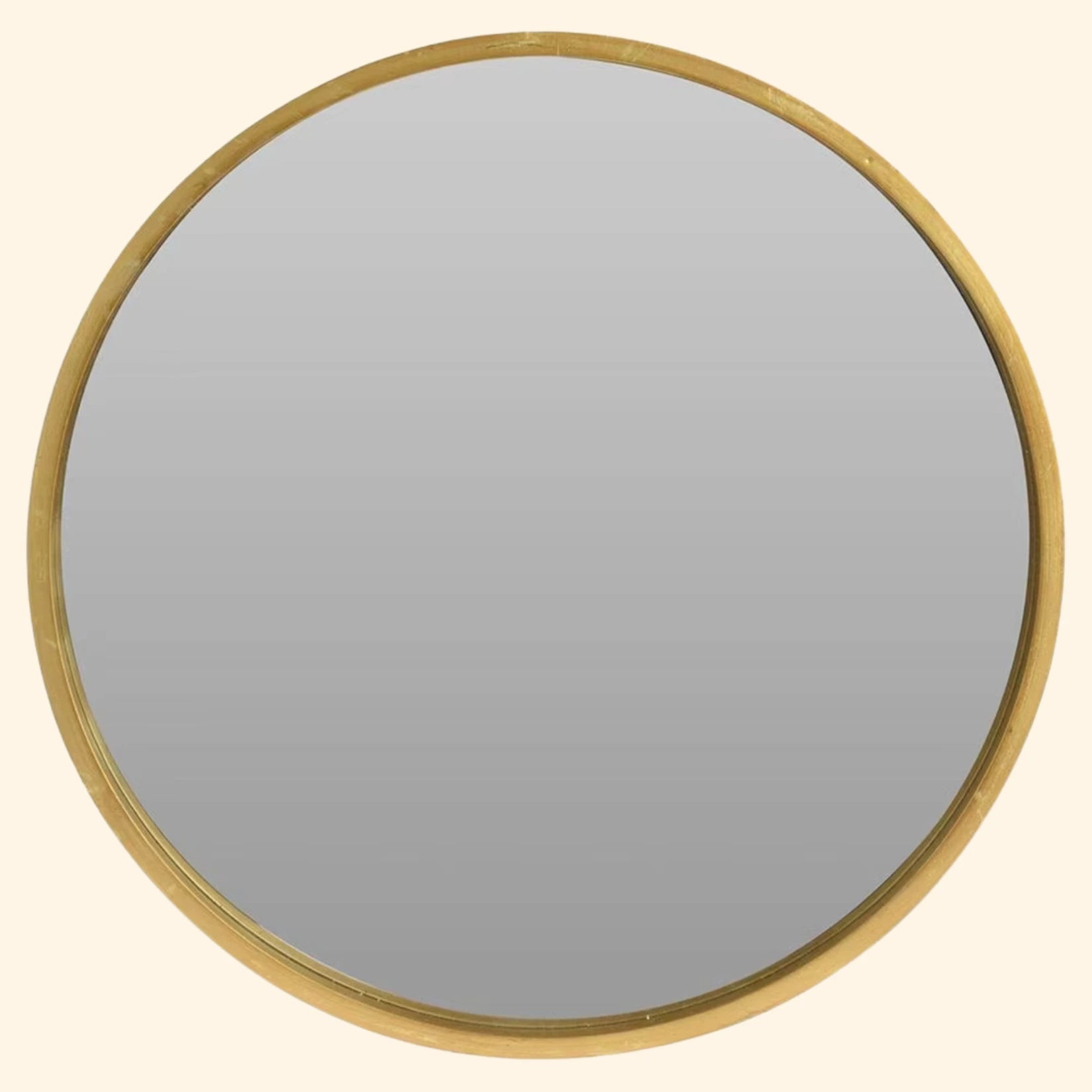 Miroir scandinave rond de 50 cm avec cadre en bois doré, vu de face.