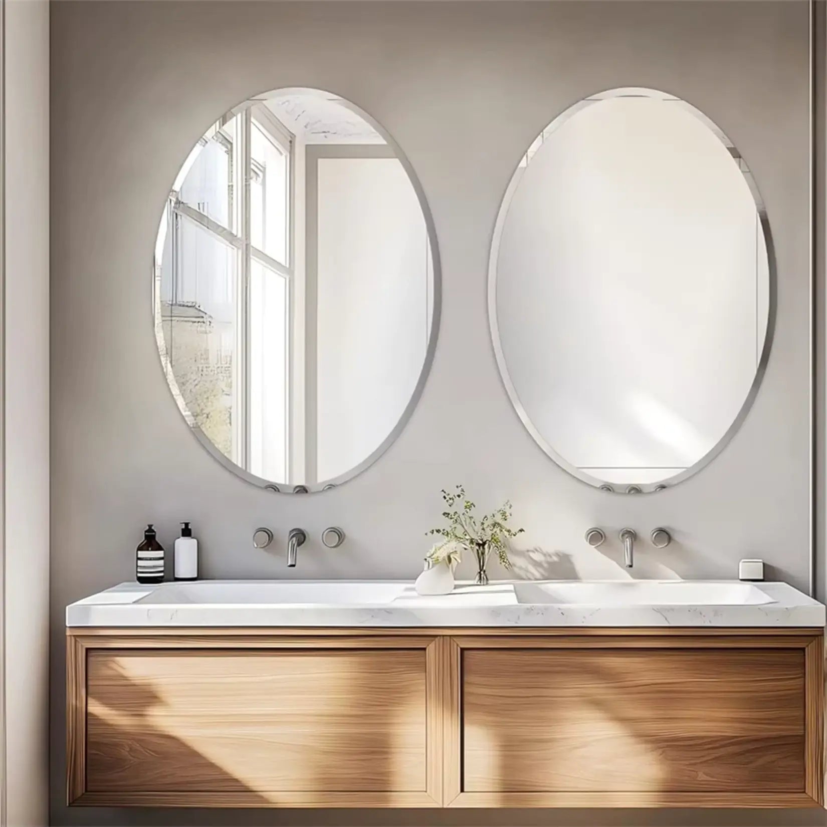 Miroir simple salle de bain 80x60, idéal pour la décoration intérieure de votre salle de bain.