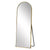 Miroir sur pied arrondi avec cadre doré, design moderne.