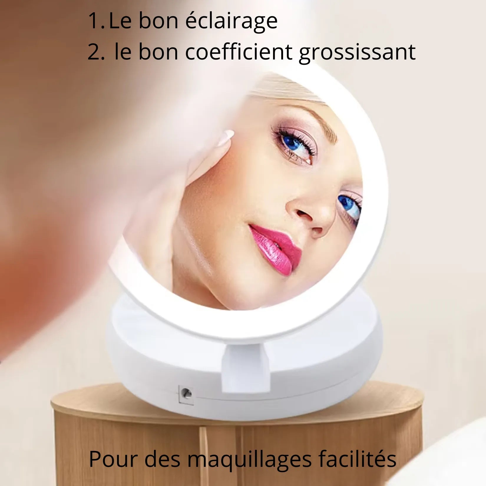 Miroir sur Pied Grossissant éclairage LED allumé vue de face.