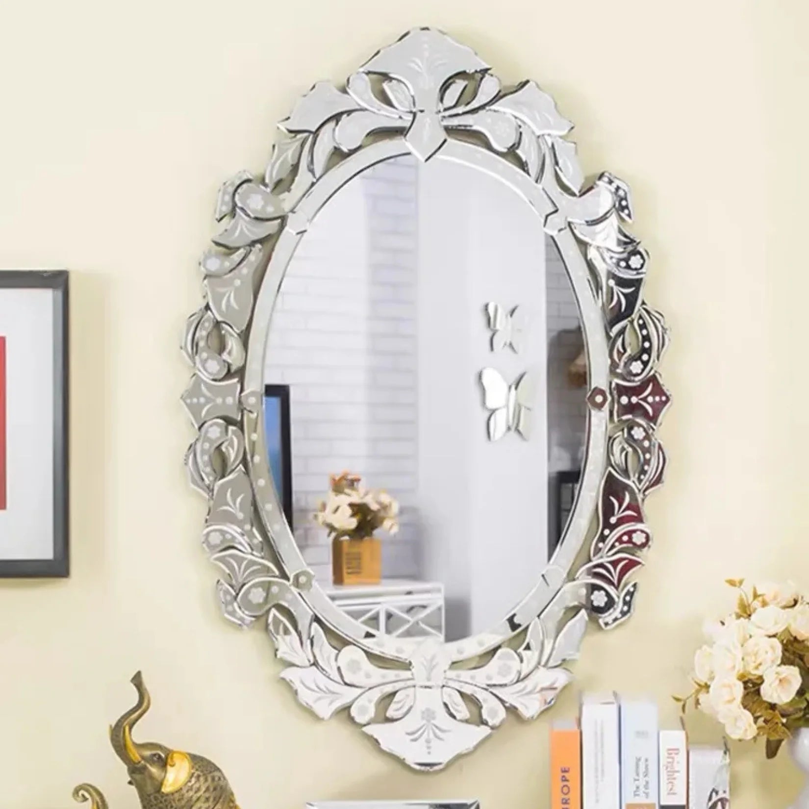 Miroir Vénitien Serenissima dans un salon avec décoration classique.