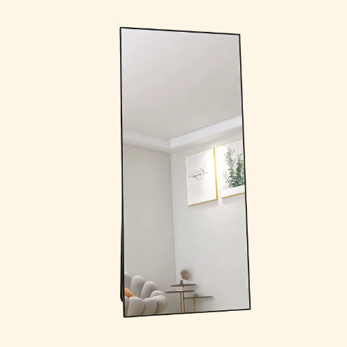 Miroir XXL à poser au sol avec un design épuré et moderne pour une décoration élégante.