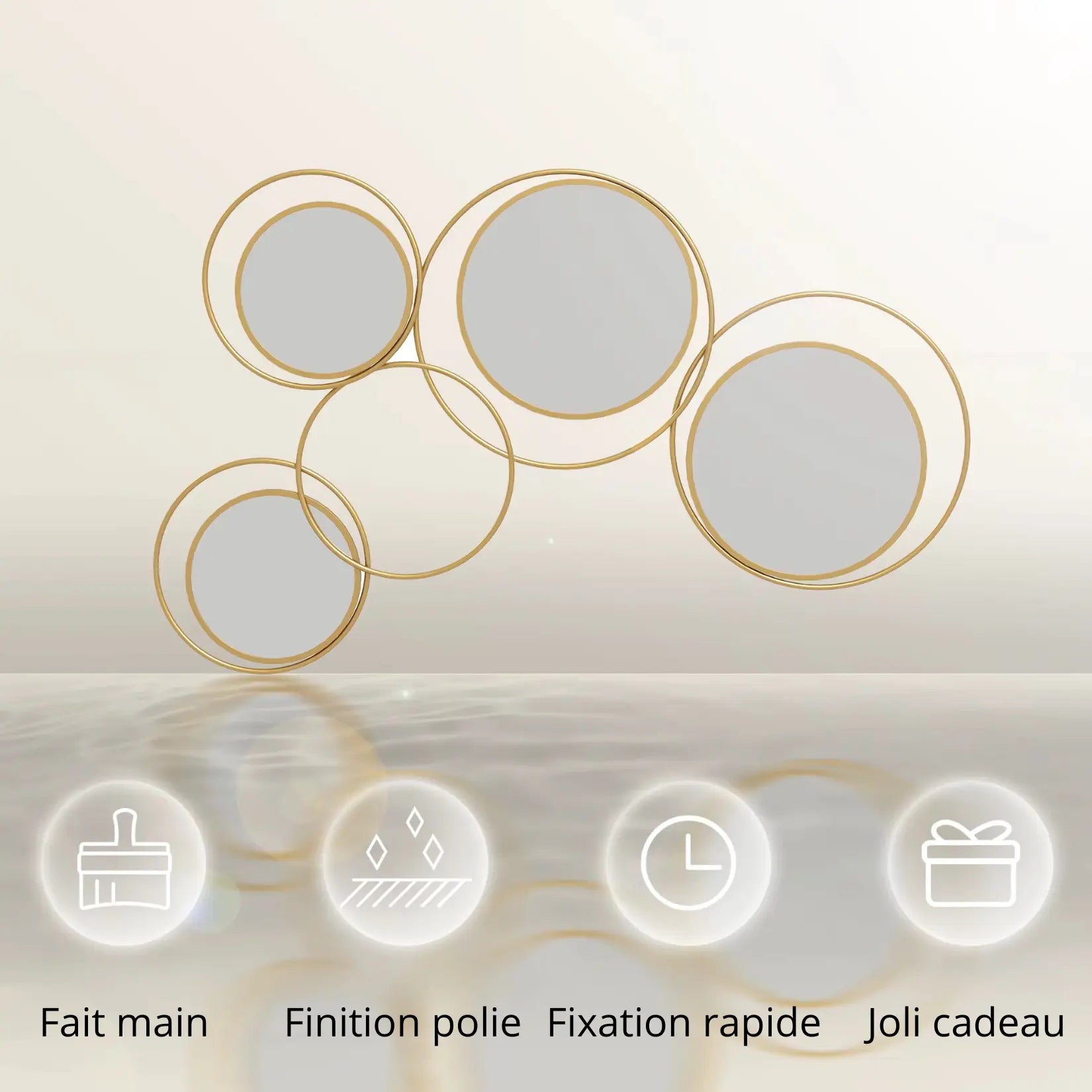 Miroirs ronds dorés fait main avec finition polie et design géométrique raffiné.