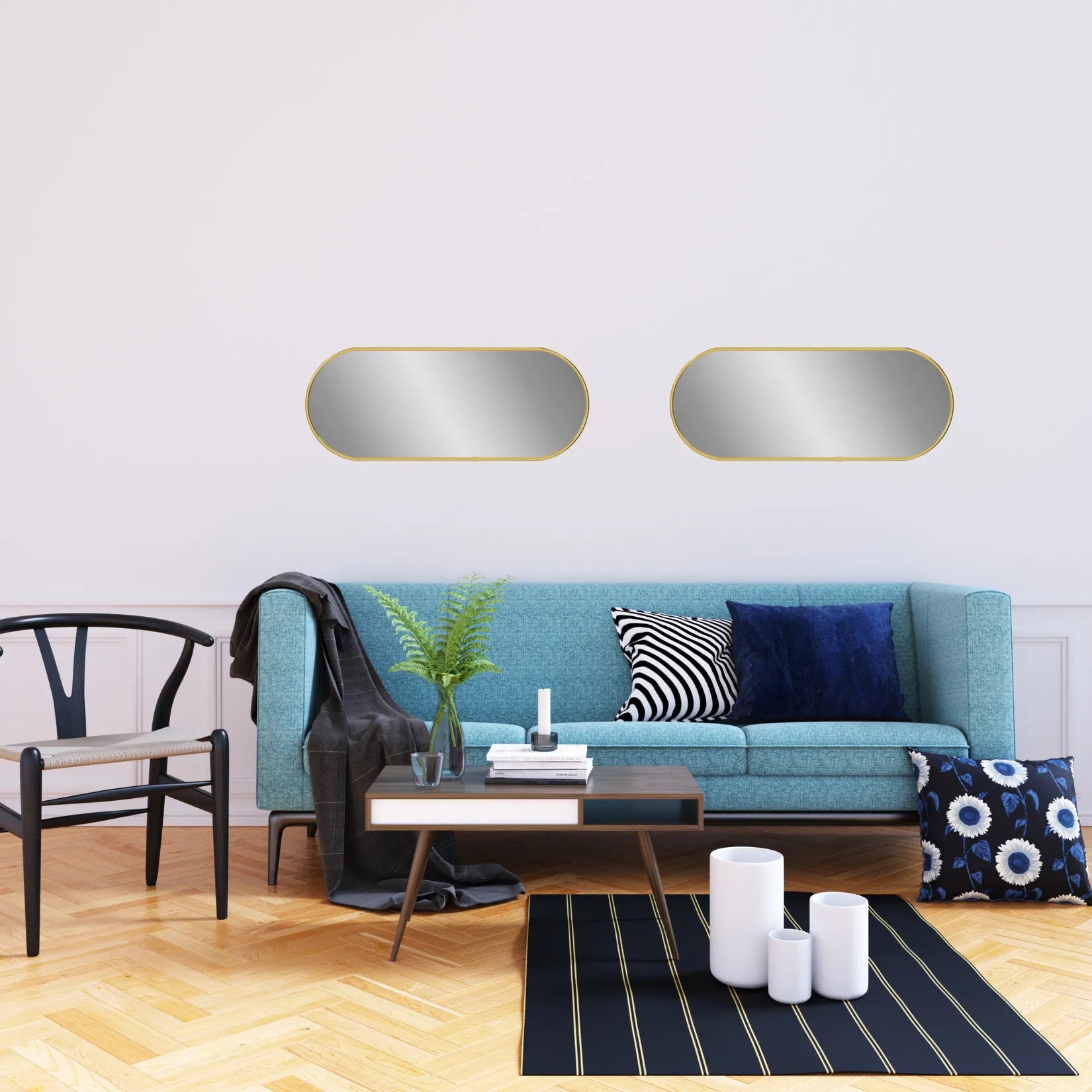 Deux miroirs dorés compacts installés horizontalement au-dessus d’un canapé bleu.