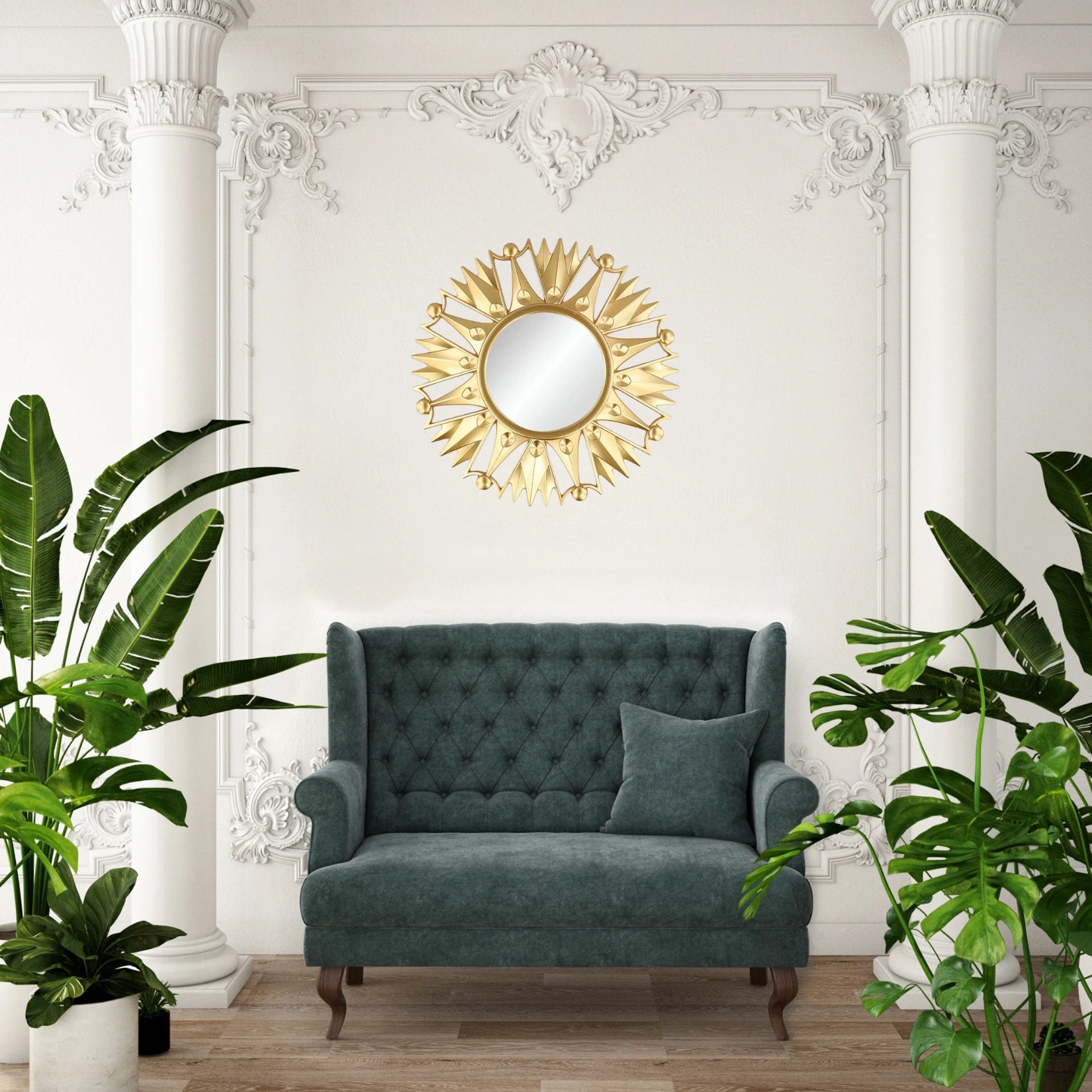 Petit miroir doré rond dans une décoration classique avec murs blancs et moulures élégantes.