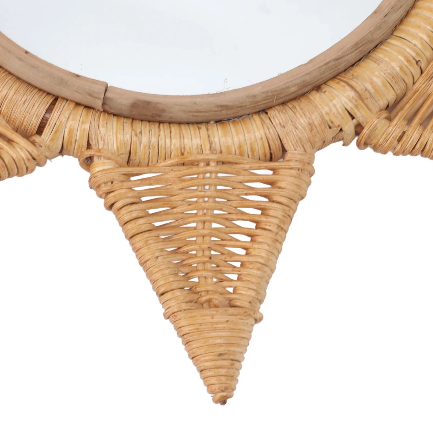 Détail du tressage en rotin naturel du Petit Miroir en Rotin Pas Cher.