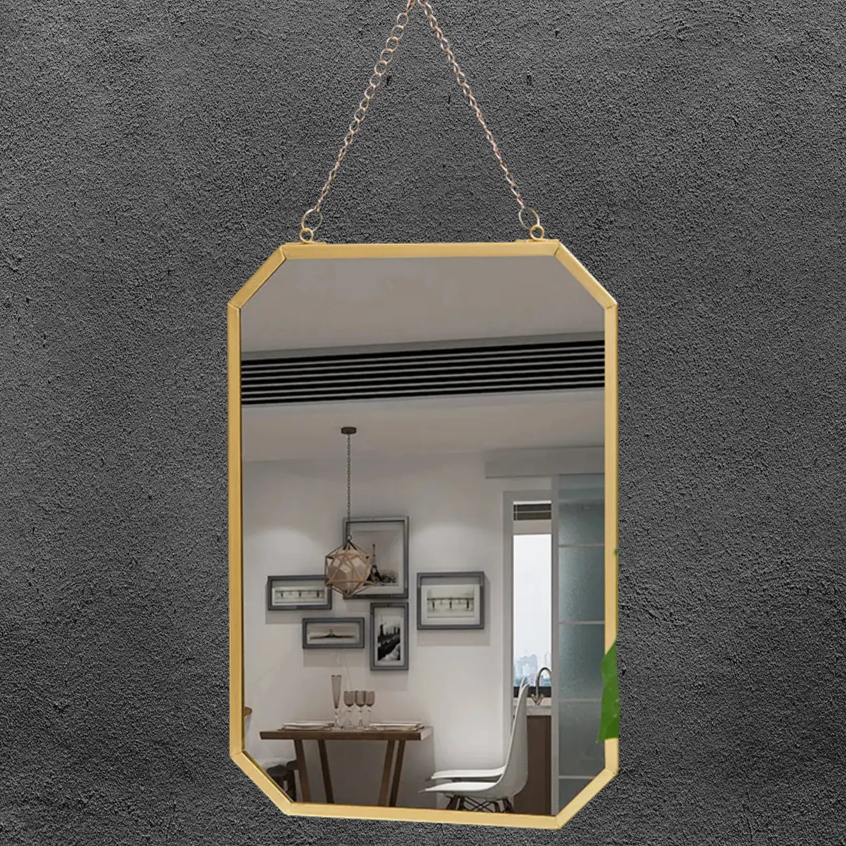 Petit miroir mural décoratif doré avec cadre géométrique octogonal métal.